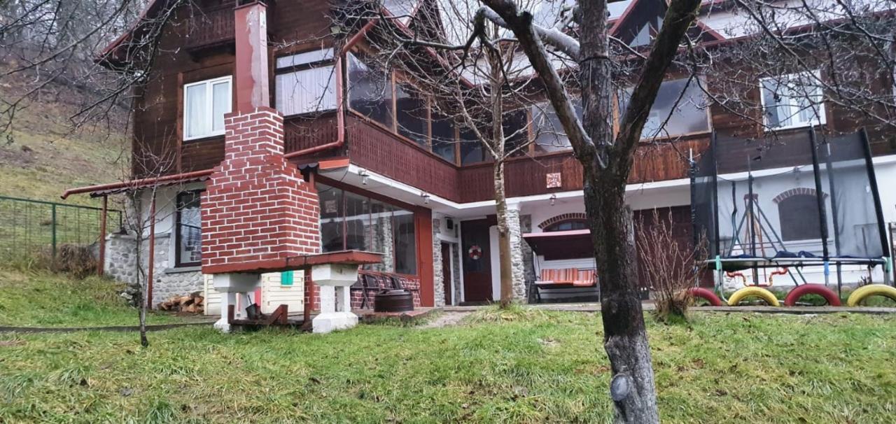 Villa Casa Colt De Rai Brezoi Esterno foto