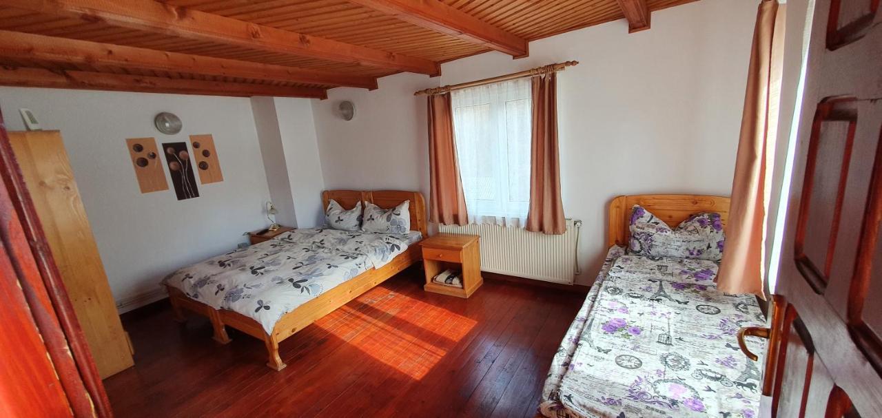 Villa Casa Colt De Rai Brezoi Esterno foto