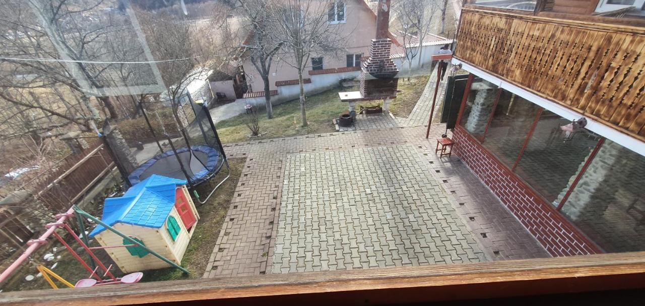 Villa Casa Colt De Rai Brezoi Esterno foto