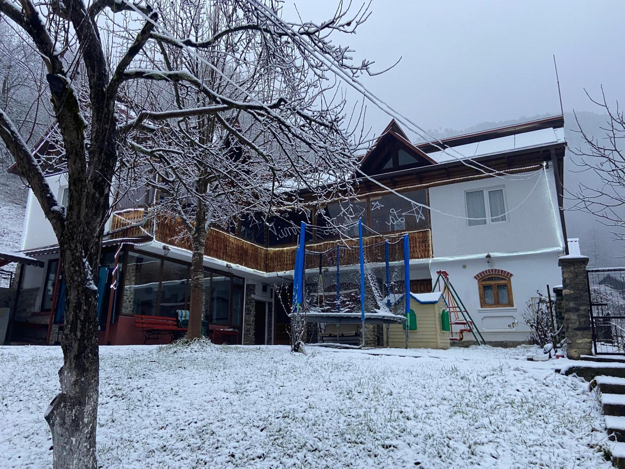 Villa Casa Colt De Rai Brezoi Esterno foto