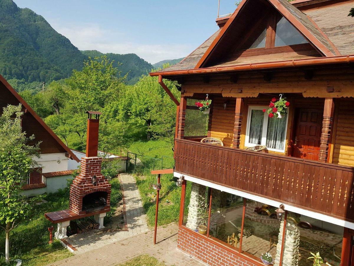 Villa Casa Colt De Rai Brezoi Esterno foto