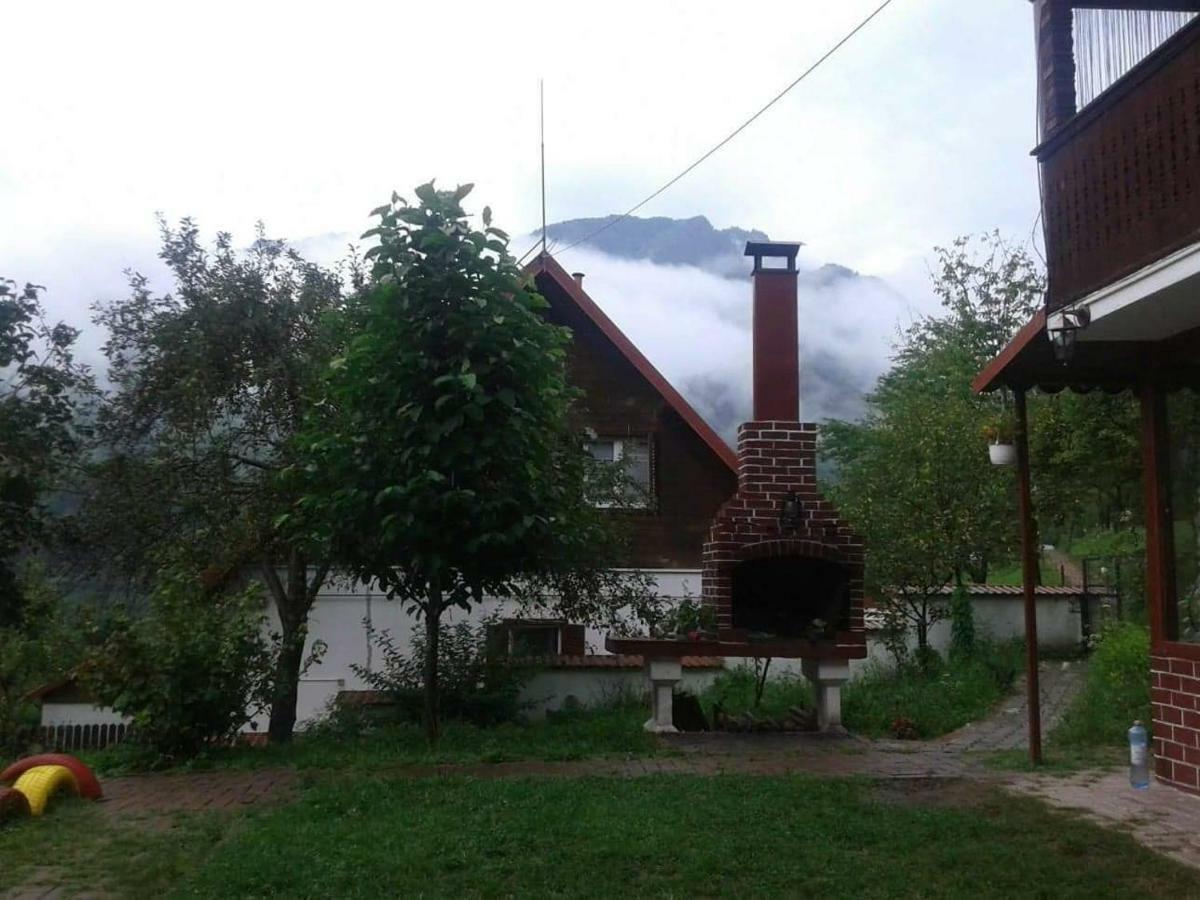 Villa Casa Colt De Rai Brezoi Esterno foto